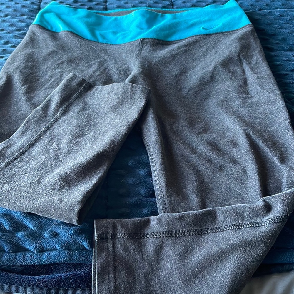 Nike capris, stretch pants women’s size medium